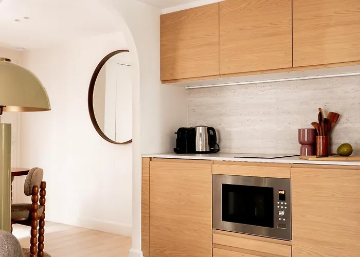 4P 1Br - Fully Renovated - Step From Place Vendome